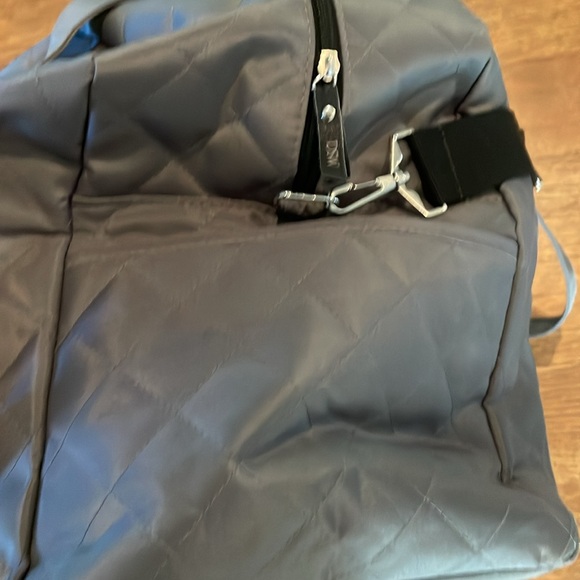New DSW Gray Duffle/Weekend Bag - Picture 2 of 5